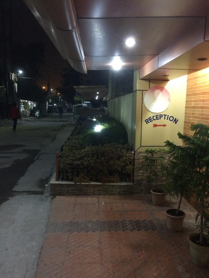 Oyo 16064 Tirupati Lodge Siliguri Eksteriør bilde