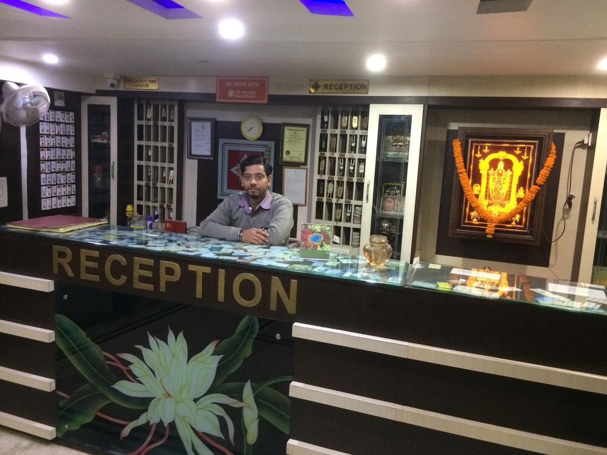 Oyo 16064 Tirupati Lodge Siliguri Eksteriør bilde
