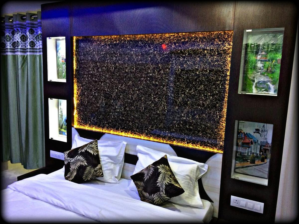 Oyo 16064 Tirupati Lodge Siliguri Eksteriør bilde